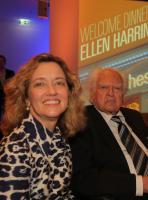 a Ellen Harrington mit Hilmar Hoffmann