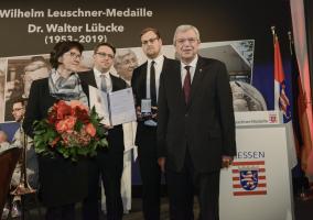 H Ministerprasident Volker Bouffier zeichnet Dr. Walter Lubcke posthum mit der Wilhelm Leuschner Medaille aus