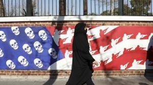 Eine Frau nach der Trauerfeier fur den iranischen General Soleimani