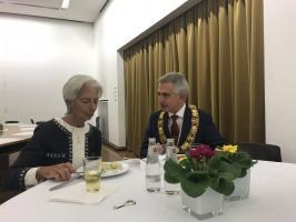 Christine Lagarde beim "Grune Soße"-Essen mit OB Feldmann