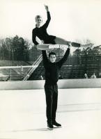 Marika Kilius und Hans Juergen Bauumler beim Training 1962 Copyright ISG FFM Best S7P Nr 1998 7642 Foto Dabrowski