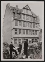3. Beutler und Kellner vor GH kurz vor Einweihung 1951 c FDH