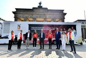 Foto Brandenburger Tor Einkleidung Team Deutschland