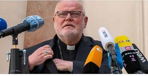 Kardinal Marx erlautert sein Rucktrittsangebot vor den Medien