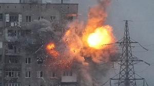 Angriff auf Wohnhauser in Mariupol