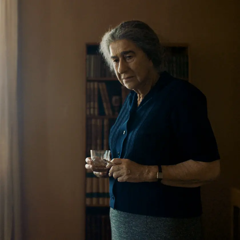 hr helen mirren als israelische politikerin golda meir in einer szene des films golda 100