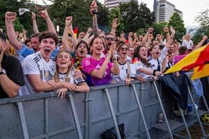 SUIGER Fanzone Impression Foto Andreas Varnhorn 1