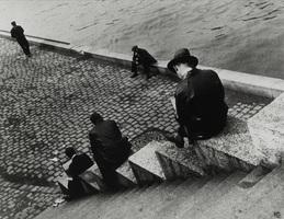 Ilse Bing Paris Auf den Treppen an der Seine Paris 1931 Estate of Ilse Bing