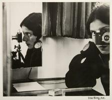 Ilse Bing Selbstporträt mit Leica im Spiegel HMF 1