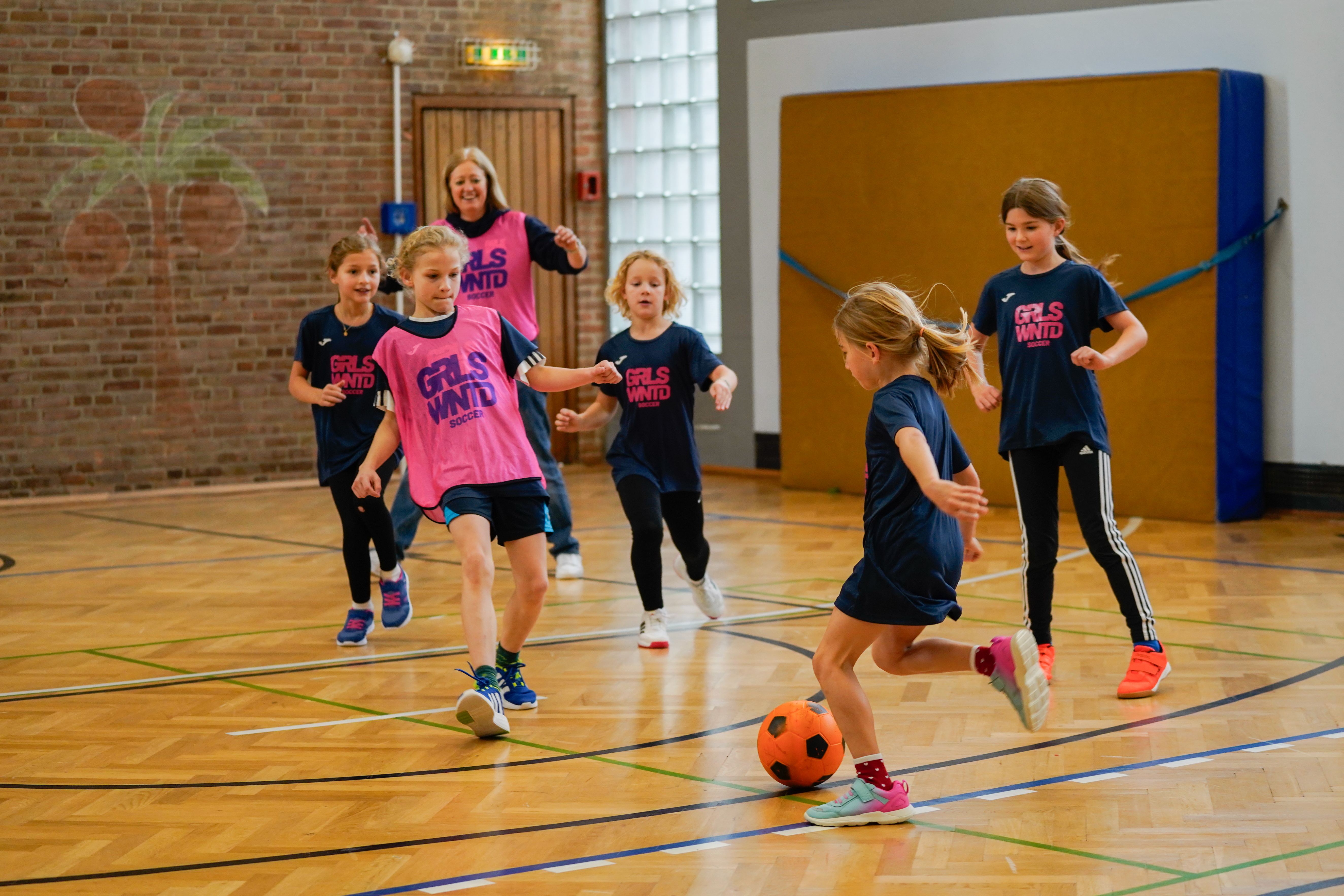 GRLS WNTD SOCCER Schuelerinnen Engelbert Humperdinck Schule 2 Copyright Melina Lischke