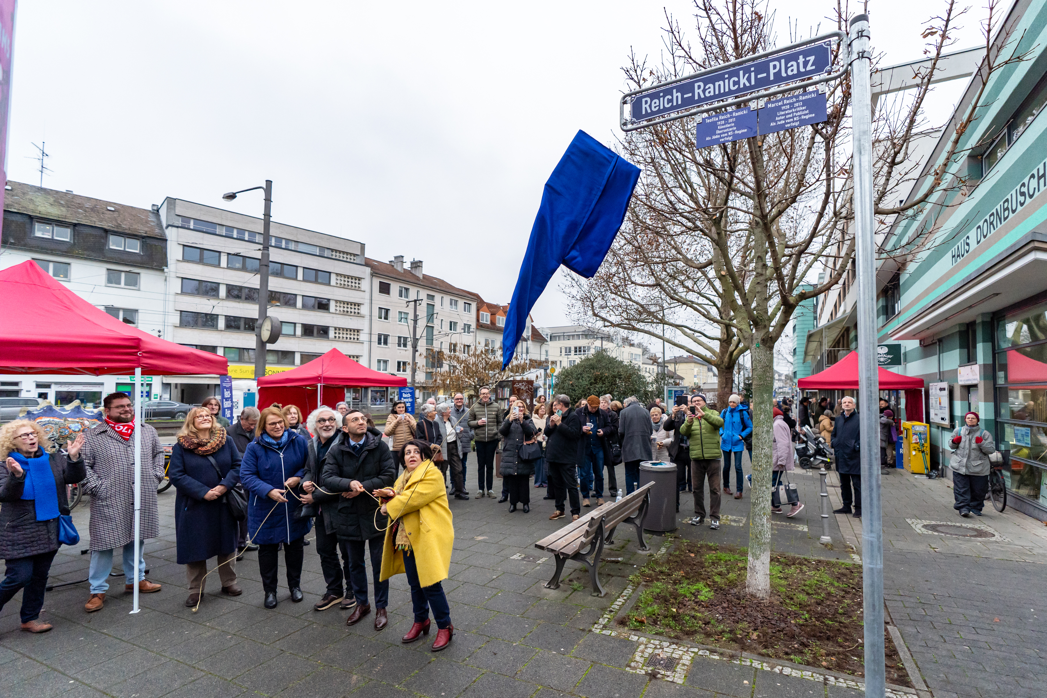 Reich Ranicki Platz Annerose Heidenreich Christiane Weindel Rachid Rawas Mike Josef Hilime Arslaner Copyright Stadt Frankfurt a Main Holger Menzel