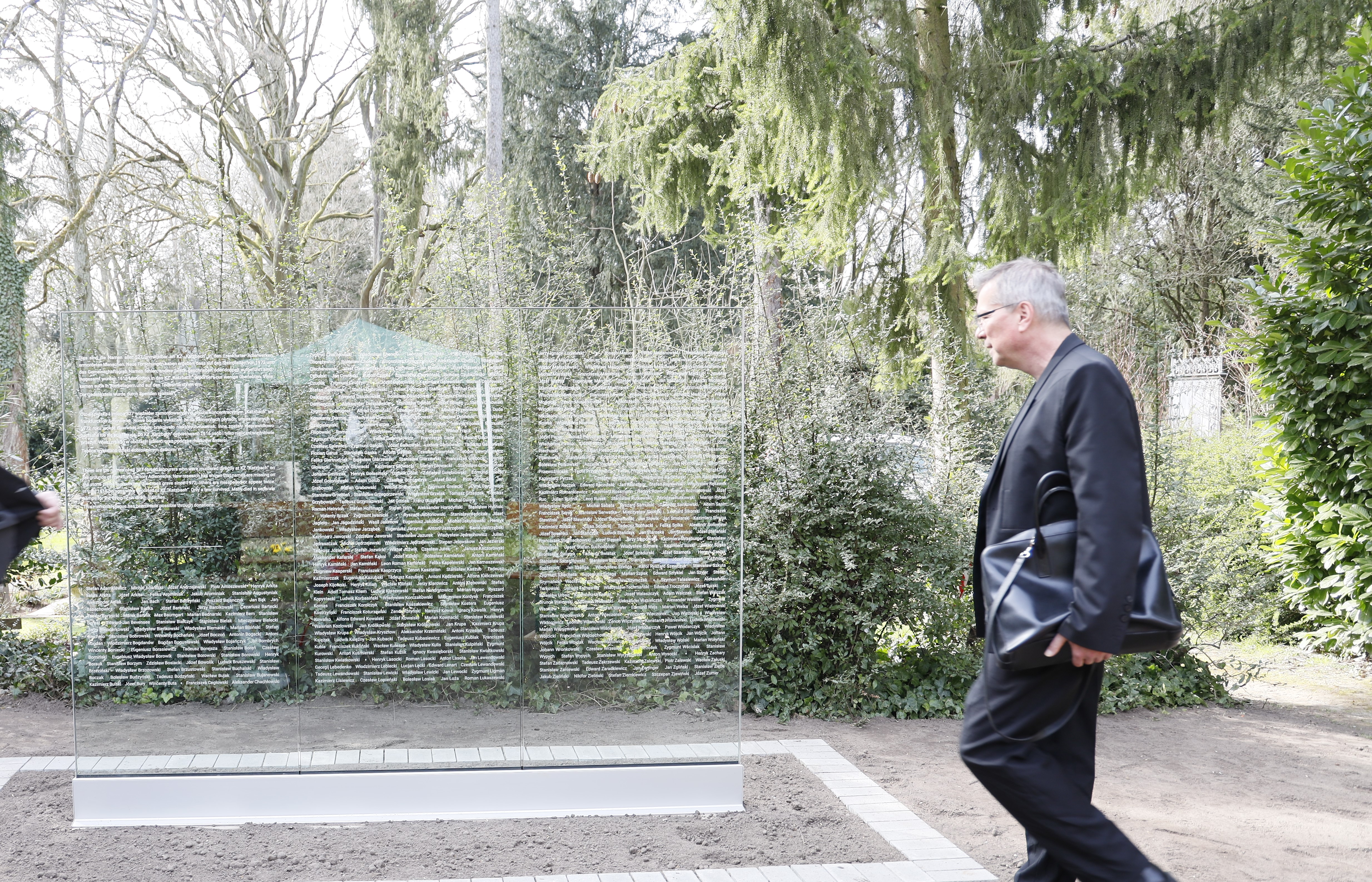 Die neue Gedenkstele mit den Namen der Opfer