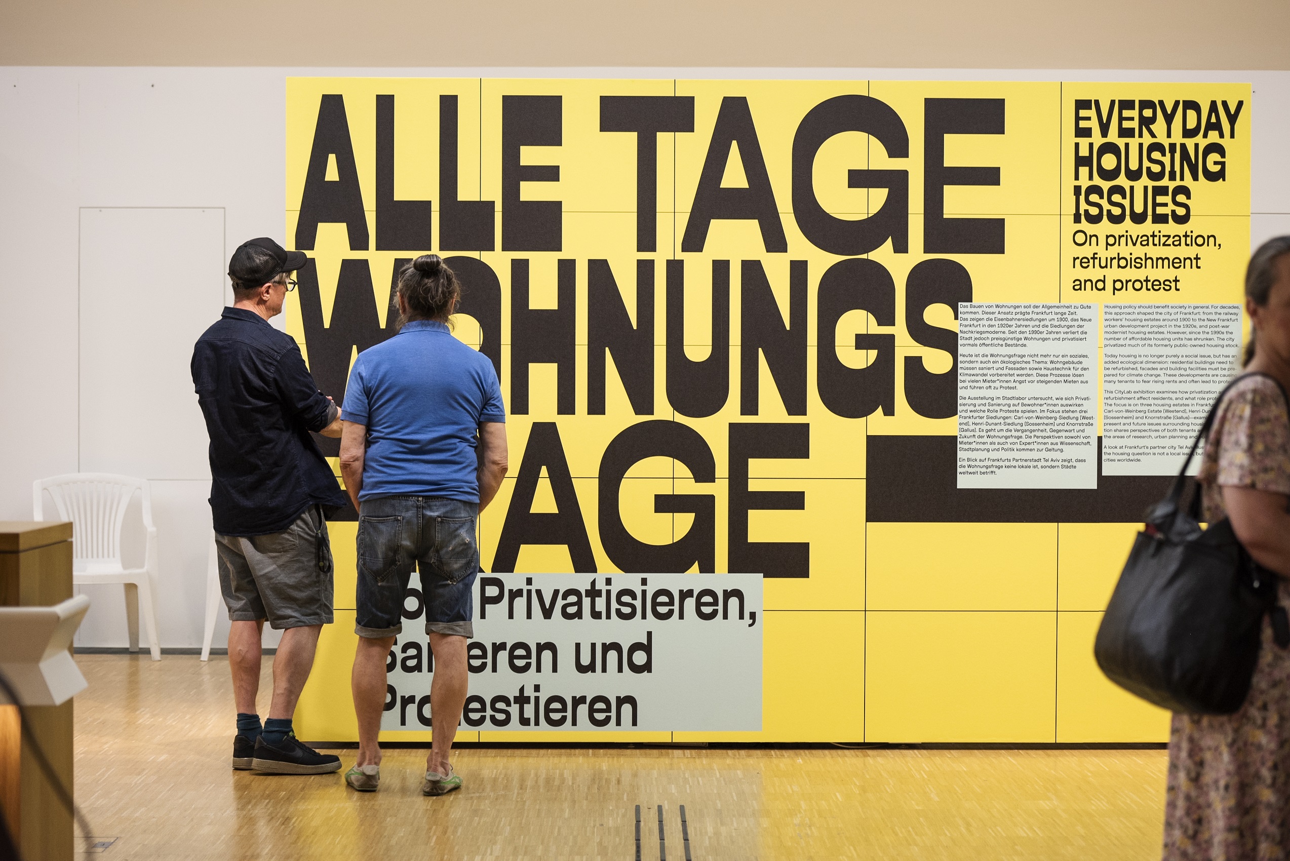 Stadtlabor Ausstellung Alle Tage Wohnungsfrage EÖ 17.6.25 Eingang HMF AslıOezdemir