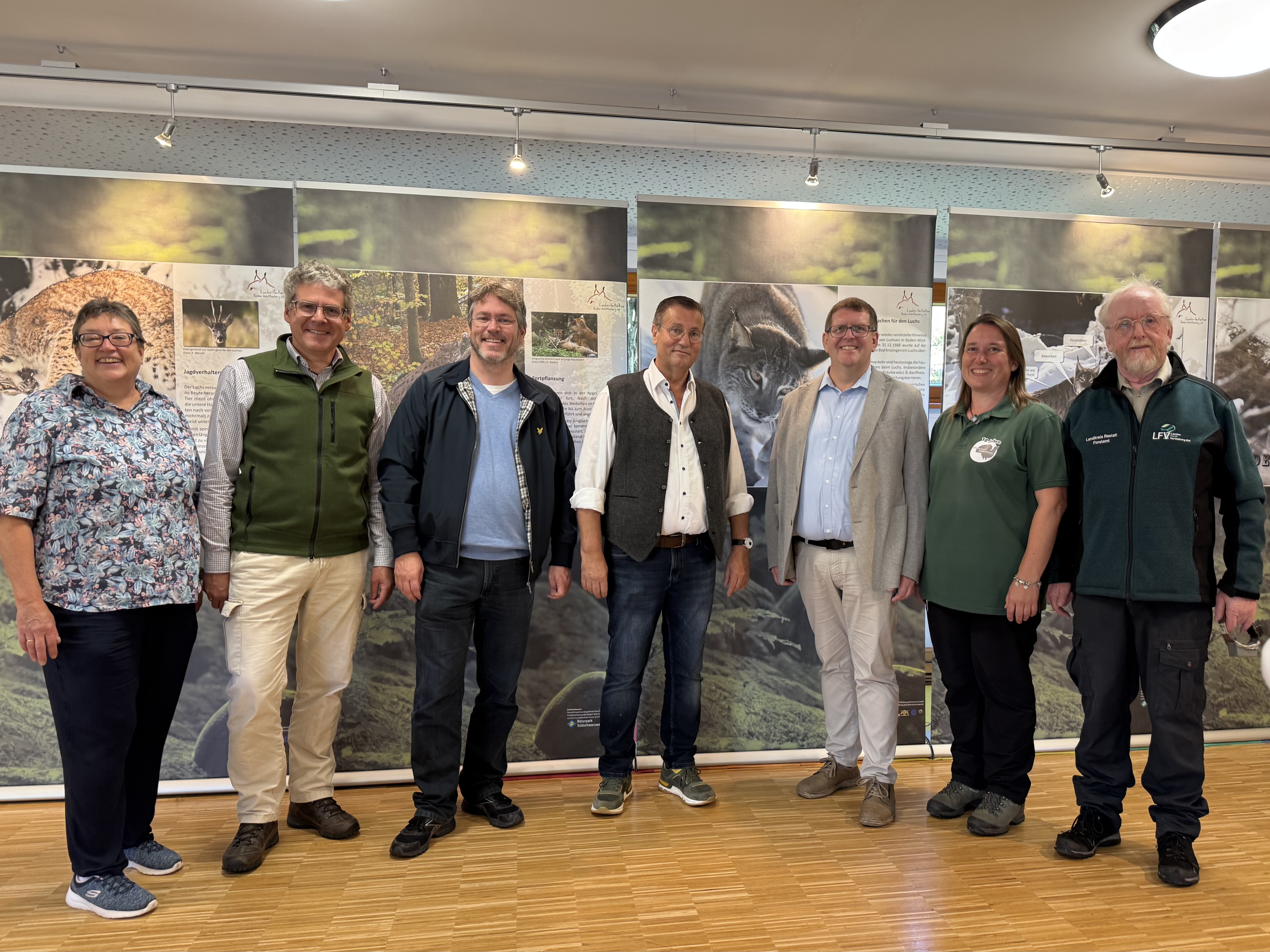 IMG 3135 Foto Zoller großes Intersse am Luchs