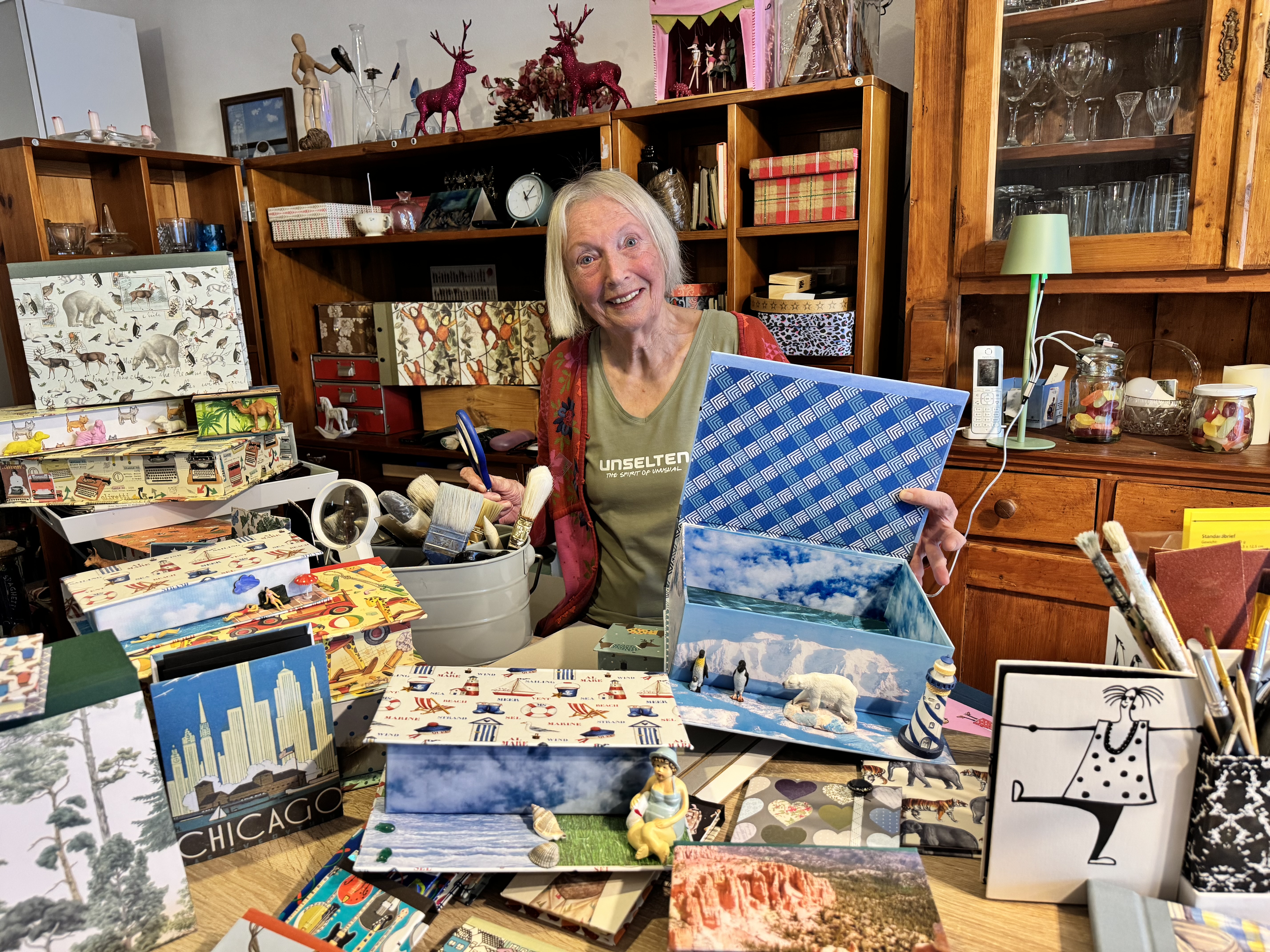 IMG 0585 Foto Zoller Ursula Bühner begeistert mit Schachteln