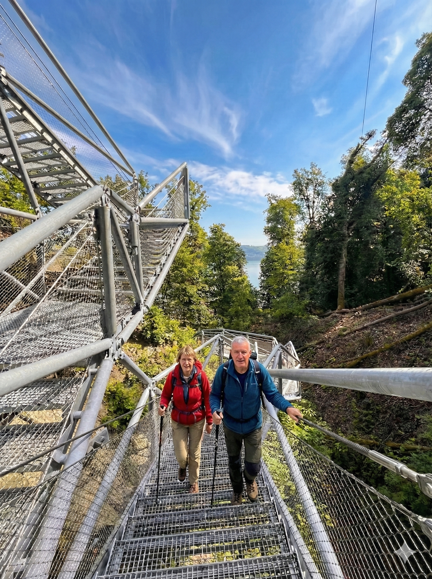 Steg Marienschlucht mit Wanderern Copyright Tourismus Kultur und Marketing Bodman Ludwigshafen